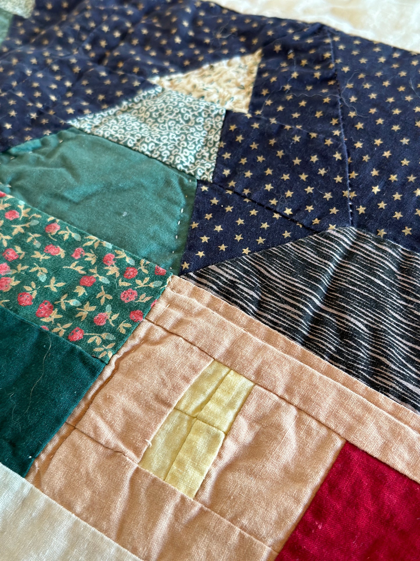 Kids Vintage Christmas Quilt, Log Cabin