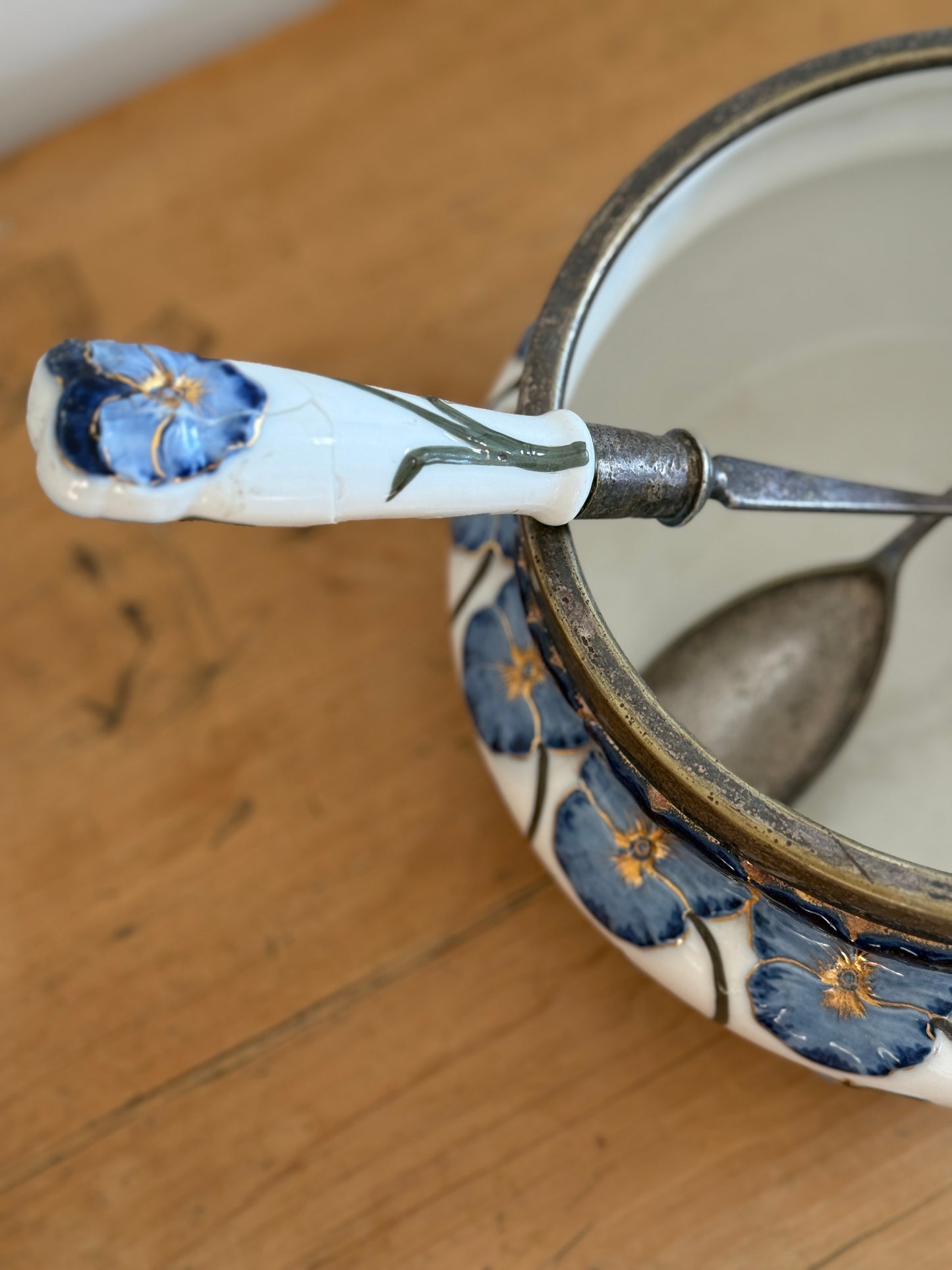 Antique Hüttensteinach Serving Bowl and Spoon Set
