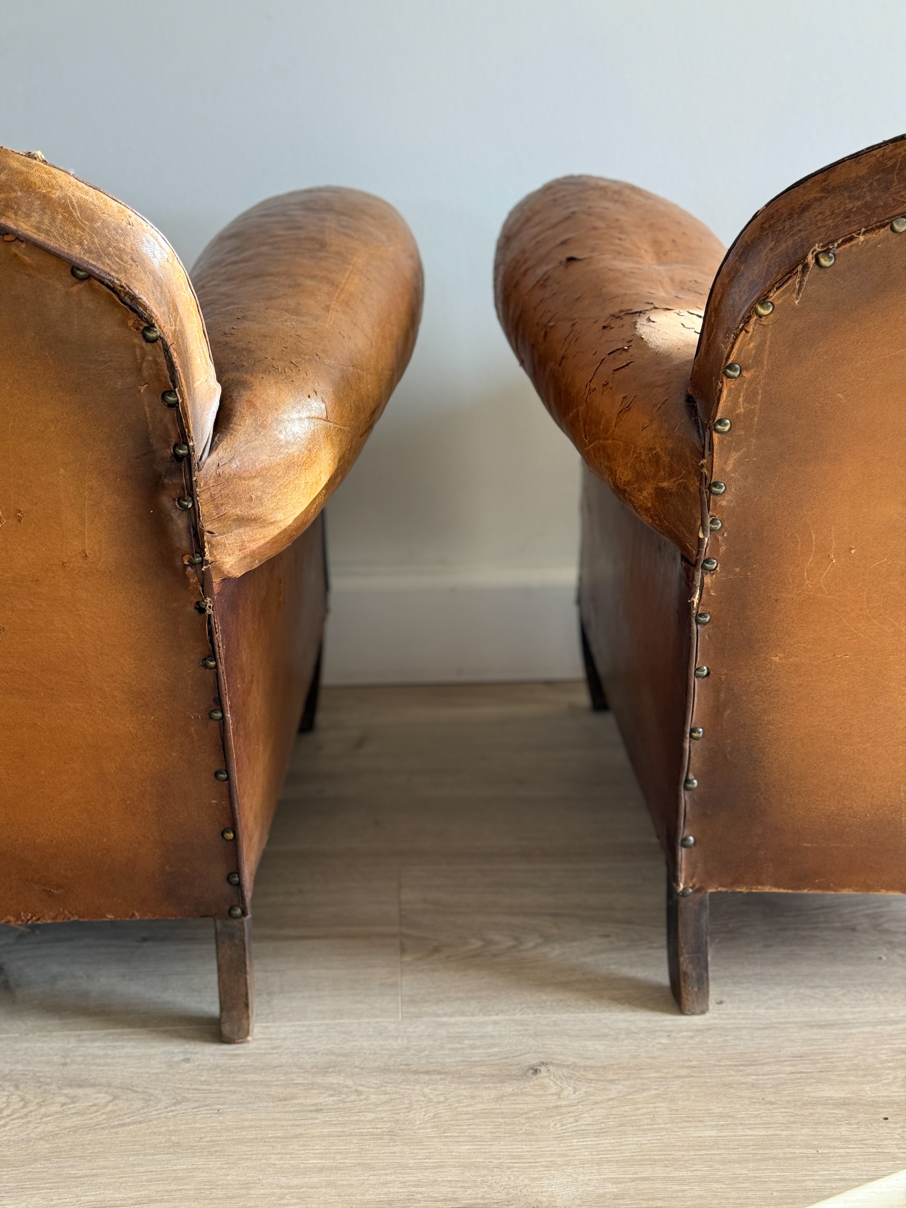 pairscassina 革オットマン Antique Pair French Leather Chairs – Patina Maison