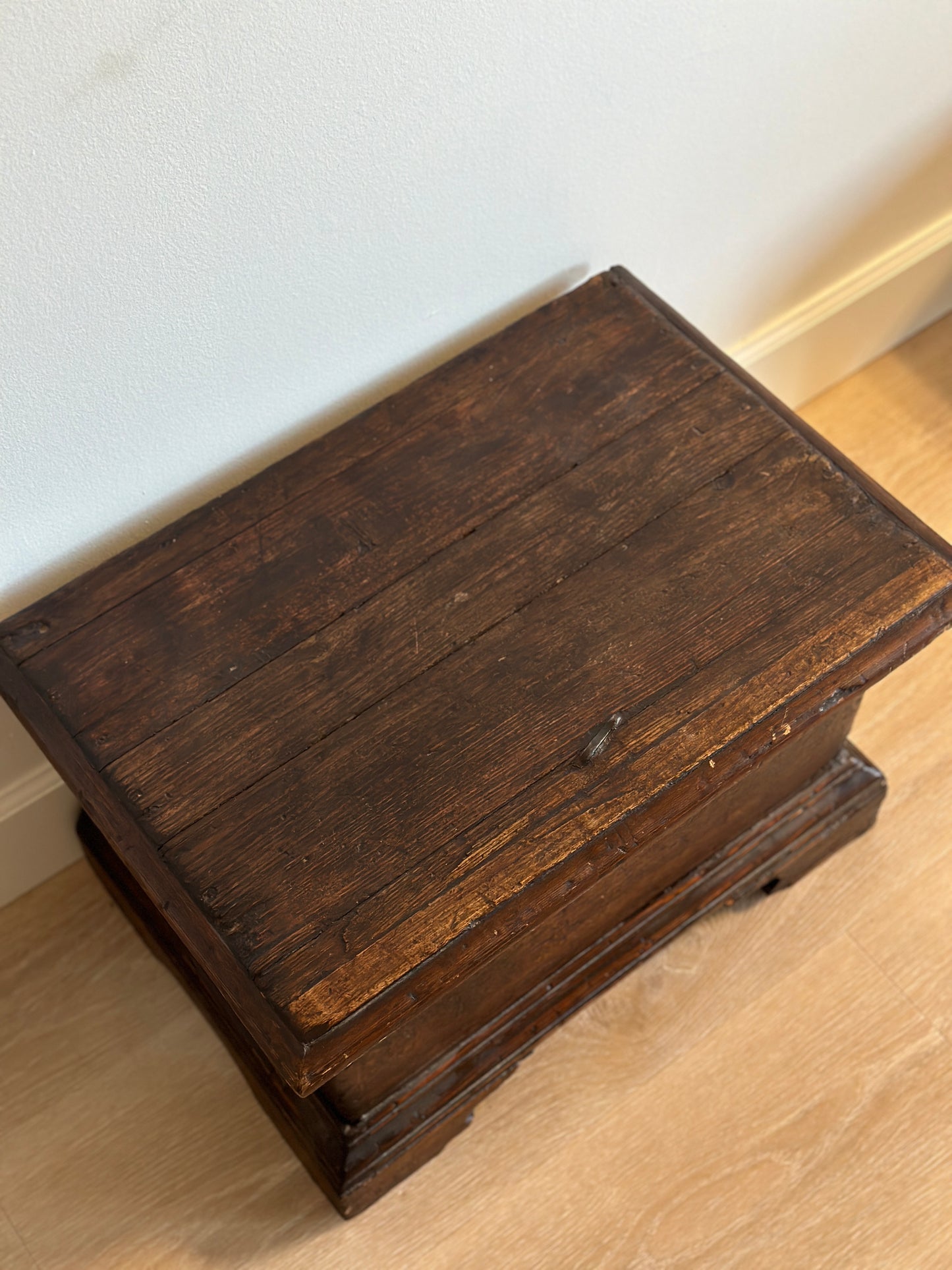 Rare Early 18th Century Italian Walnut Chest