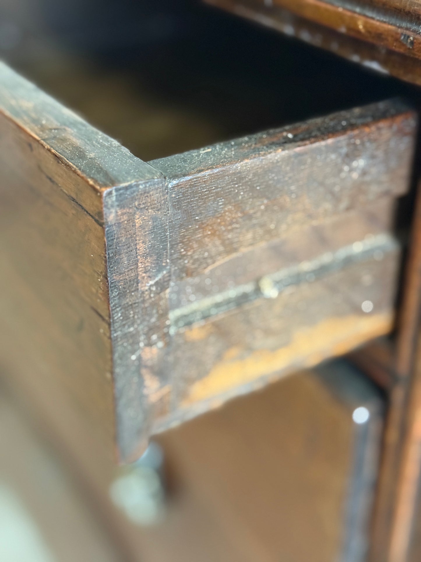 Antique English Mahogany Chest of Drawers
