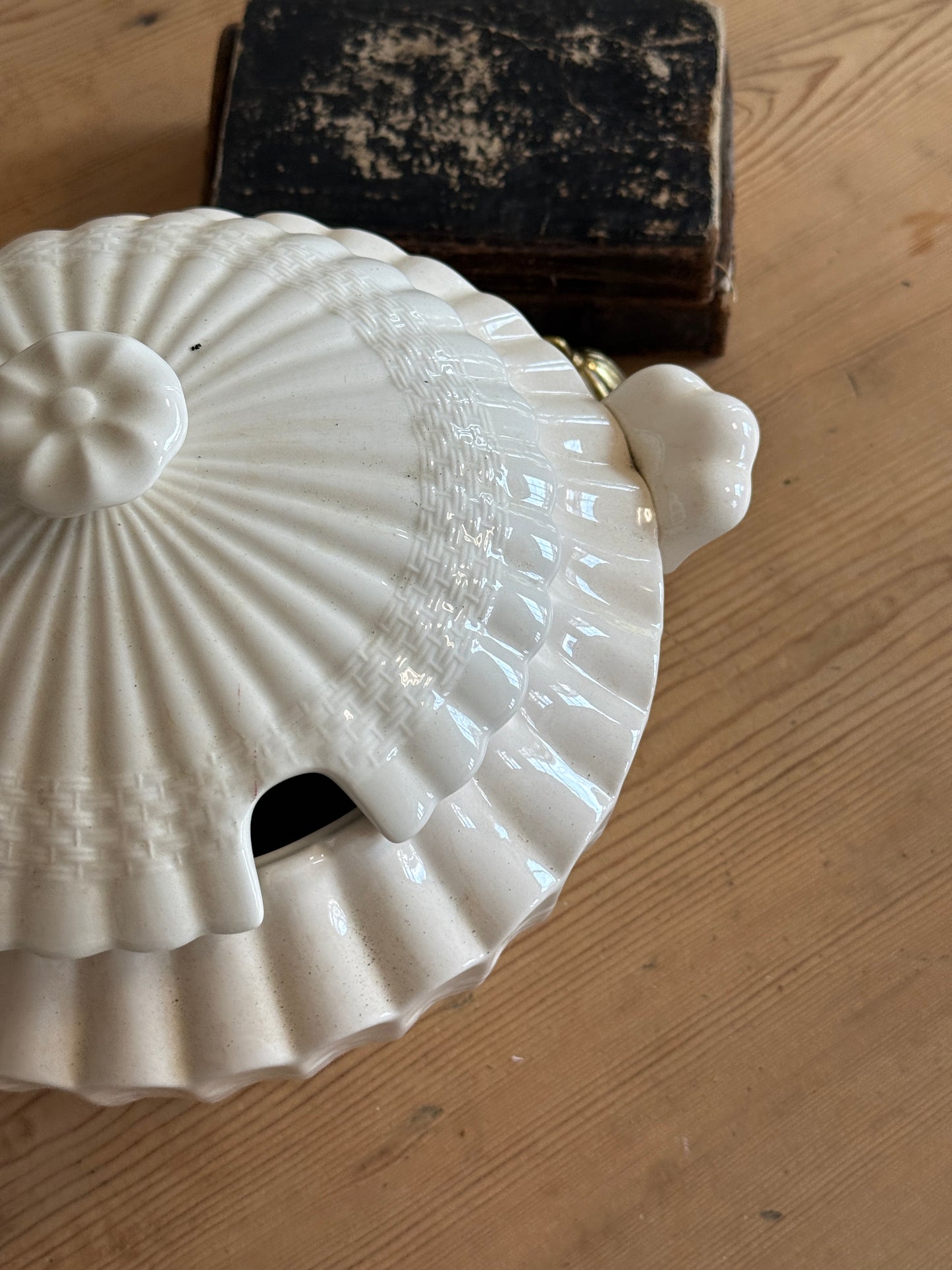 Vintage Spode Soupier, Chelsea Wicker